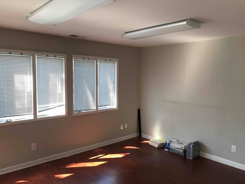 More Photos Of 522 Route 18, East Brunswick Medical For Lease