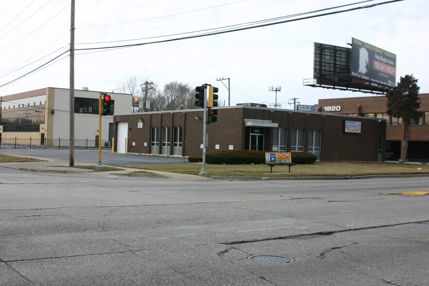 More Photos Of 1850 S 25th Ave, Broadview Flex For Sale