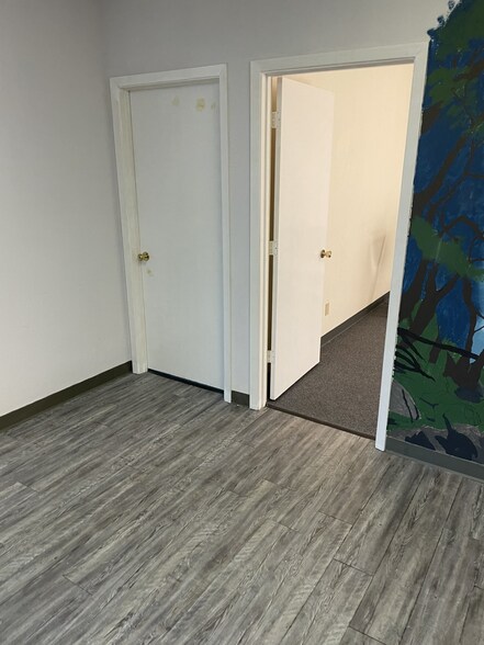 More Photos Of 120 Wanda Way, Hurst Office For Lease