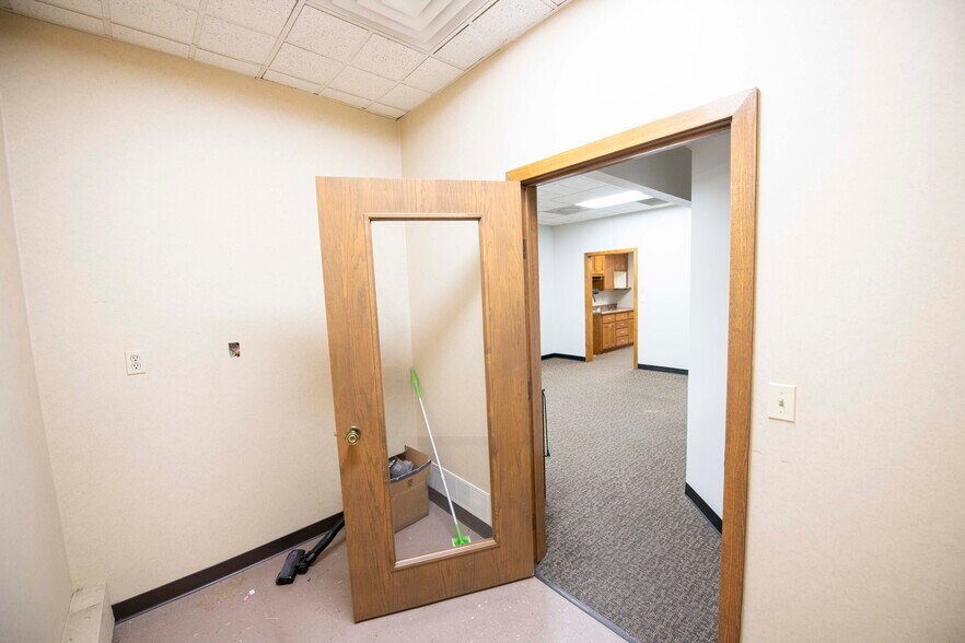 More Photos Of 1119 N 42nd St, Grand Forks Office For Lease