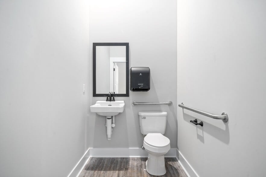 More Photos Of 1811 Mercantile Dr, Clarksville Light Distribution For Lease