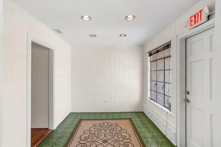 More Photos Of 5600 San Pedro Ave, San Antonio Office Residential For Sale