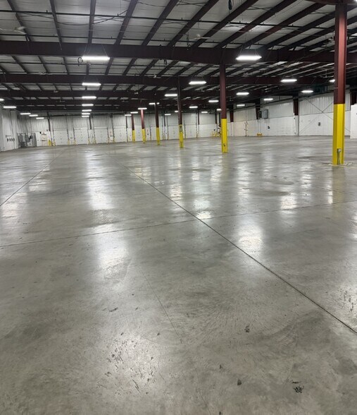 More Photos Of 30450 Little Mack Ave, Roseville Manufacturing For Sale