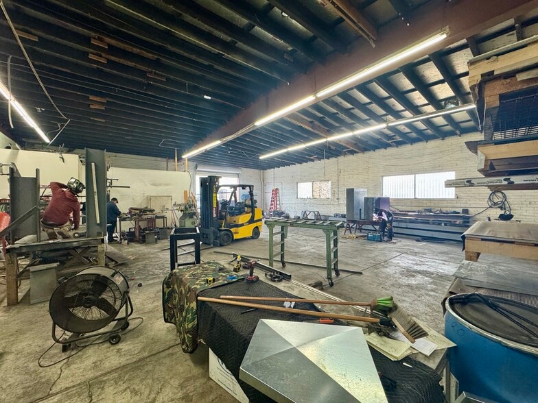 More Photos Of 7341 Atoll Ave, North Hollywood Warehouse For Lease