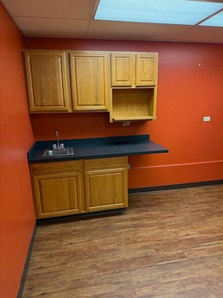 More Photos Of 28835 N Herky Dr, Lake Bluff Warehouse For Sale