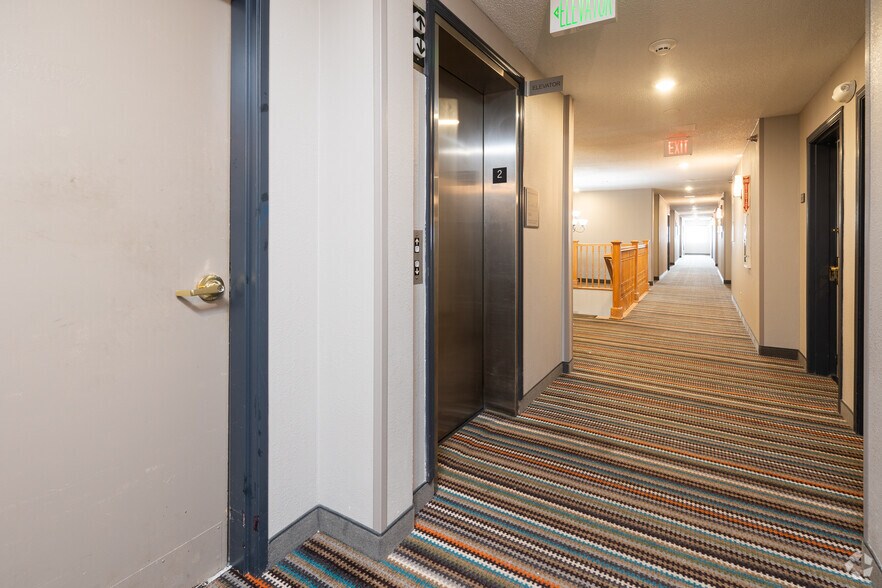 More Photos Of 541 W Dussel Dr, Maumee Hotel For Sale