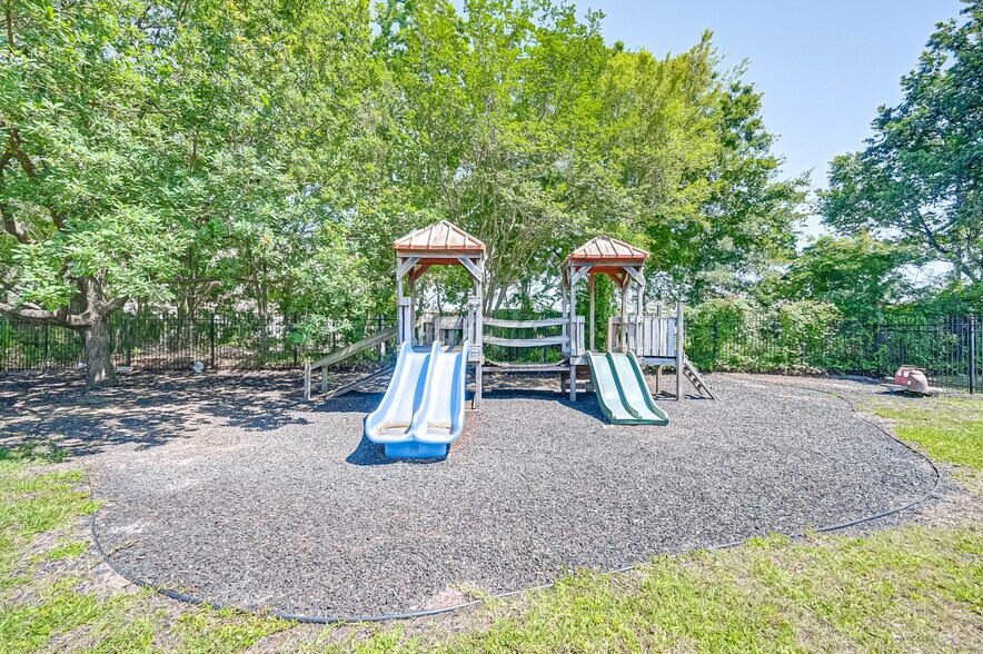 More Photos Of 2105 Cypress Landing Dr, Houston Daycare Center For Sale