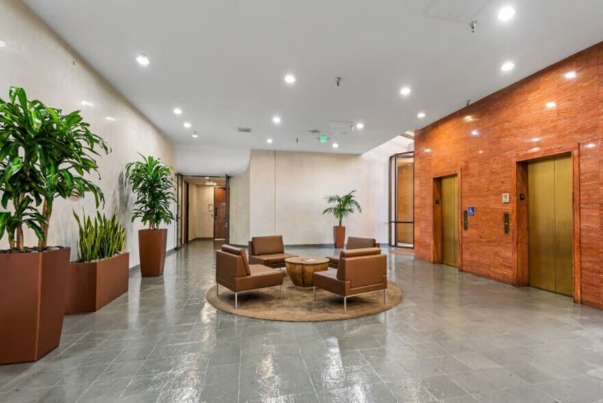 More Photos Of 21731 Ventura Blvd, Woodland Hills Medical For Lease