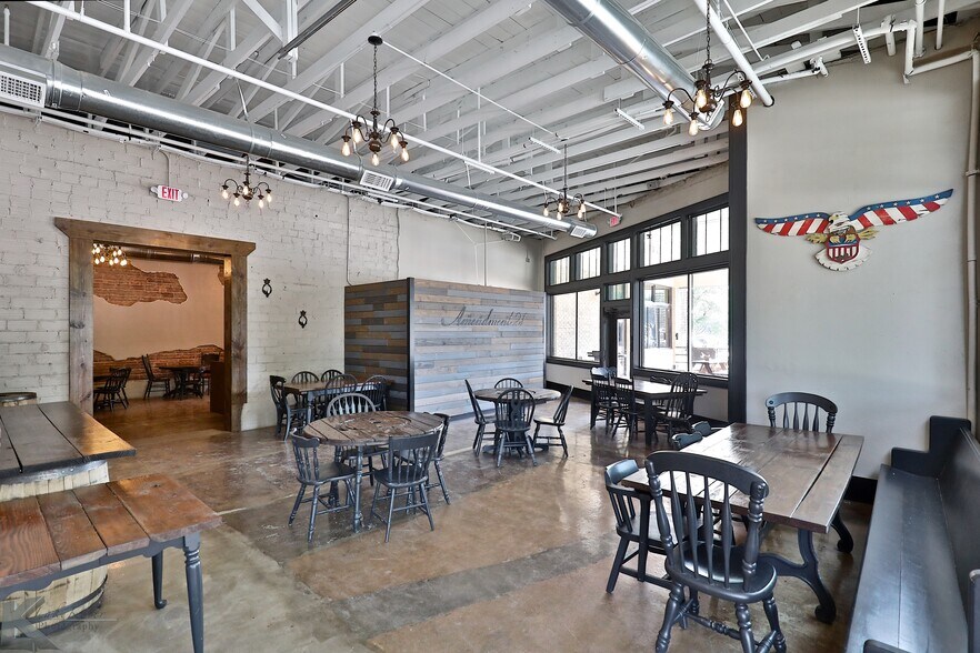 More Photos Of 382 Chestnut St, Abilene Bar For Sale