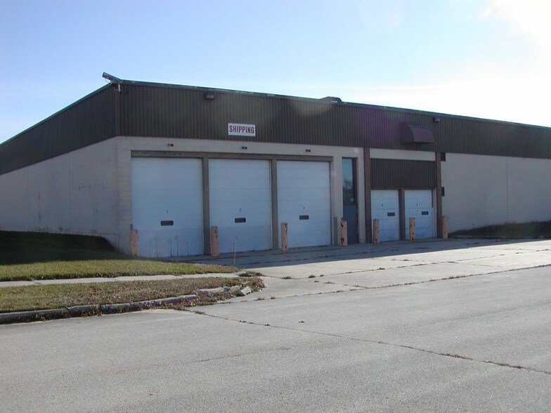 More Photos Of 606 Parkway Blvd, Two Rivers Warehouse For Sale