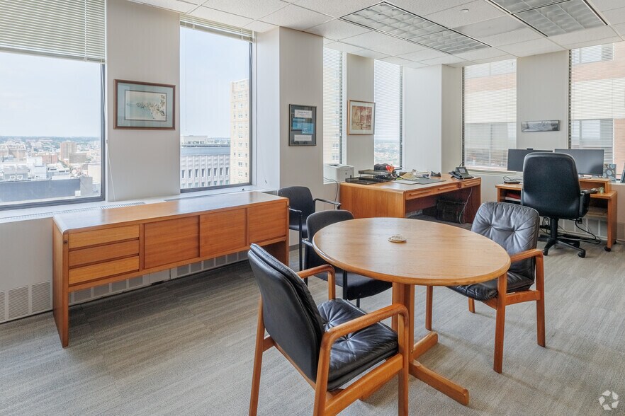 More Photos Of 201 N Charles St, Baltimore Office For Lease