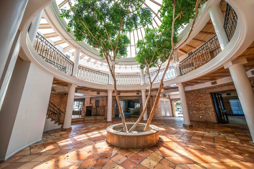 More Photos Of 1139 Glendon Ave, Los Angeles Restaurant For Sale