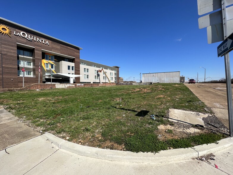 More Photos Of 338-352 Union Ave, Memphis Land For Sale