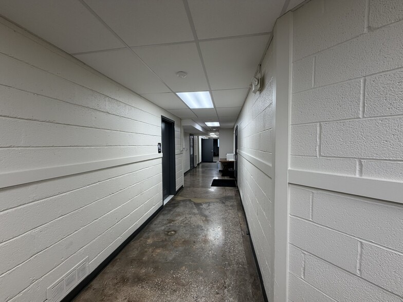 More Photos Of 3299 N 7th St Tfwy, Kansas City Manufacturing For Sale