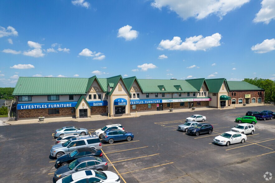 More Photos Of 4711 N Brady St, Davenport Storefront Retail Office For Lease