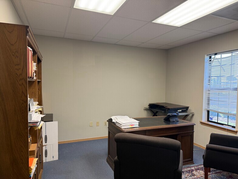 More Photos Of 1919 N Pearl St, Tacoma Office For Sale