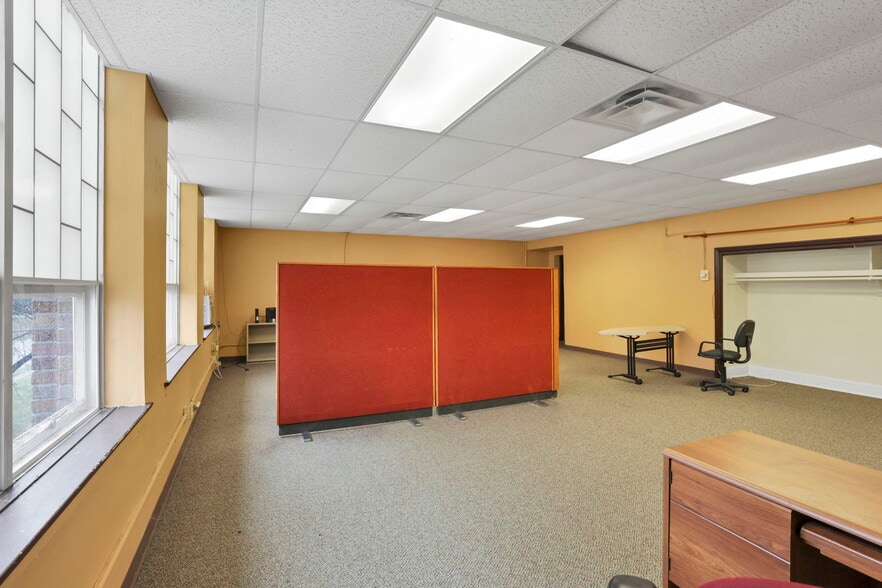 More Photos Of 300 E Auburn Ave, Springfield Office For Sale