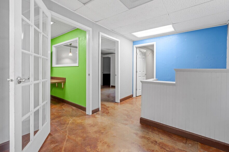 More Photos Of 5620 Rowlett Rd, Rowlett Veterinarian Kennel For Sale