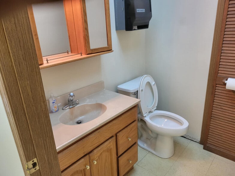 More Photos Of 6655 W Kitty Ave, Chicago Ridge Flex For Sale