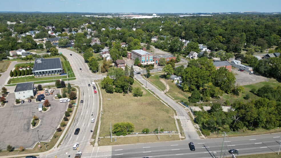 More Photos Of 131 University Dr, Pontiac Health Club For Sale