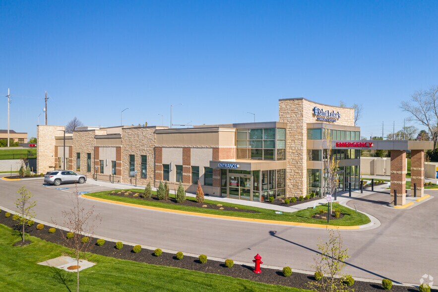 More Photos Of 14950 W 67th St, Shawnee Hospital For Lease