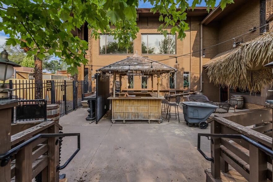 More Photos Of 1900 & 1924 Marshall St NE, Minneapolis Restaurant For Sale