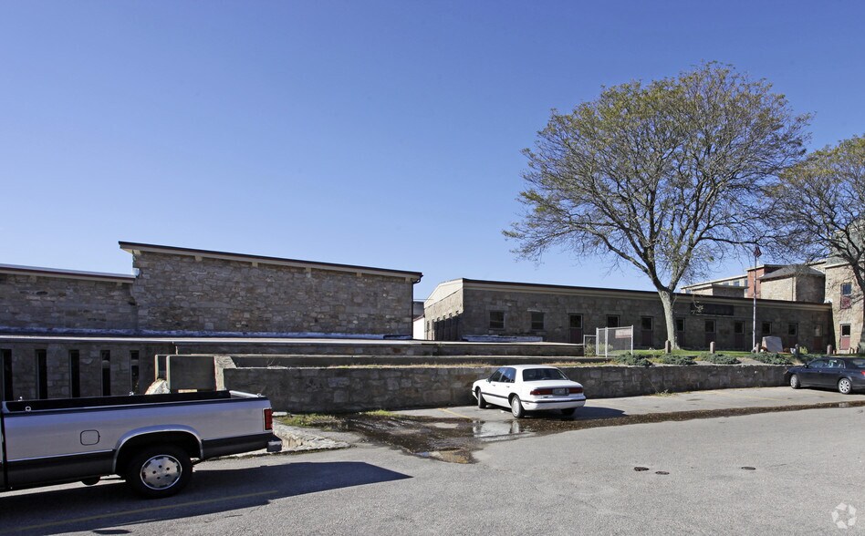 More Photos Of 1070 Kingstown Rd, South Kingstown Warehouse For Lease