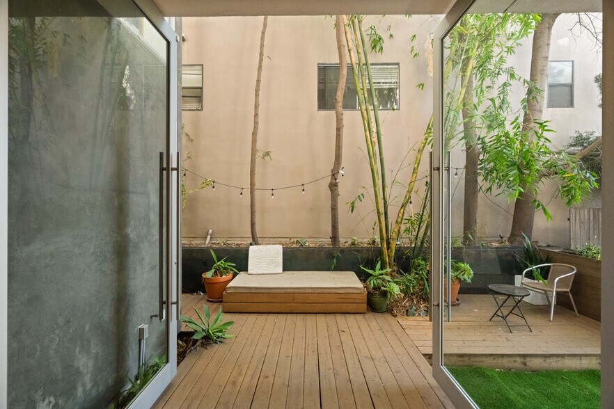 More Photos Of 120 Mildred Ave, Venice Loft Creative Space For Sale
