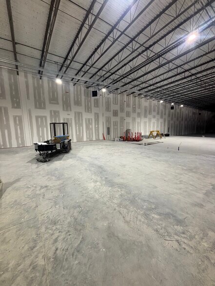 More Photos Of 719 Gallatin Pike N, Madison Light Distribution For Lease