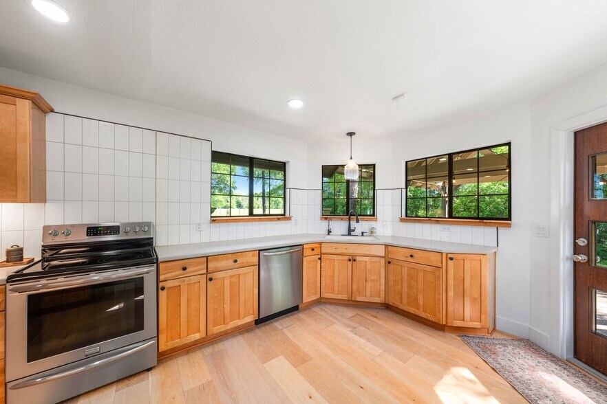 More Photos Of 4158 Creek Rd, Temple Specialty For Sale