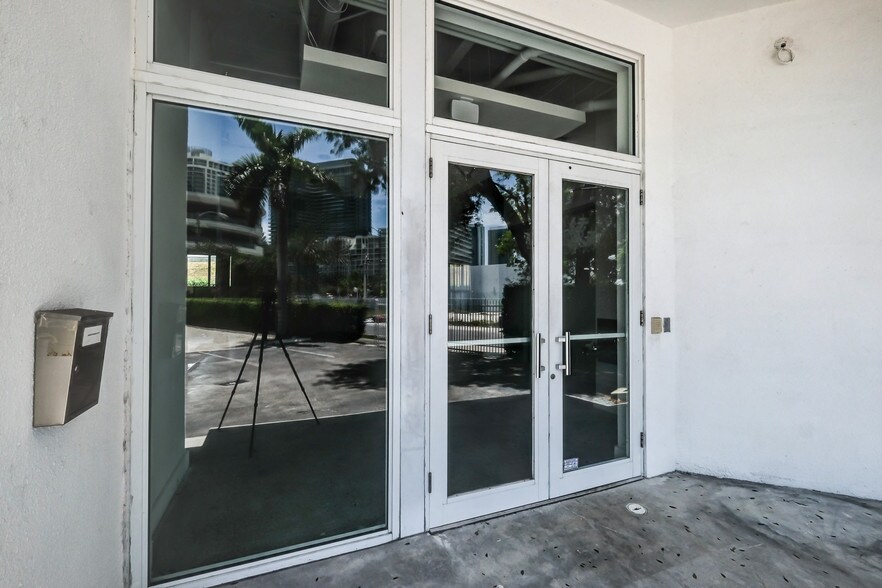 More Photos Of 3620 NE Miami Pl, Miami General Retail For Sale