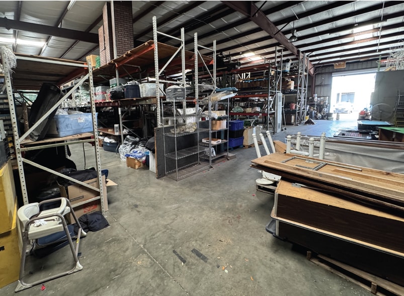 More Photos Of 12090 Metro Pky, Fort Myers Warehouse For Lease