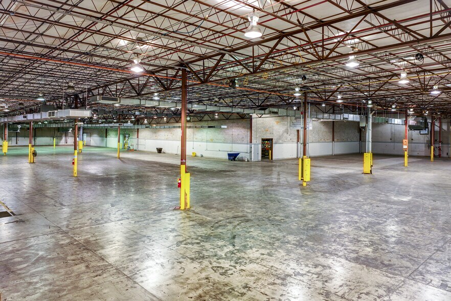 More Photos Of 2375 Murphy Blvd, Gainesville Distribution For Lease