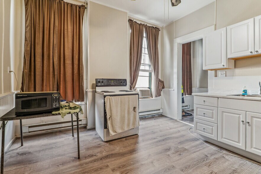 More Photos Of 462-470 2nd Ave, Troy Storefront Retail Residential For Sale