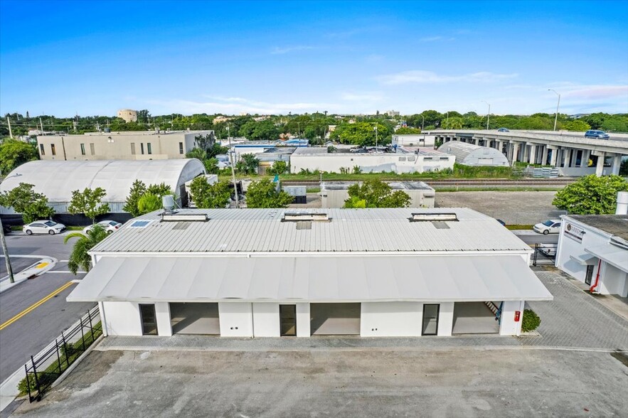 Primary Photo Of 4010 Miller Ave, West Palm Beach Light Distribution For Sale