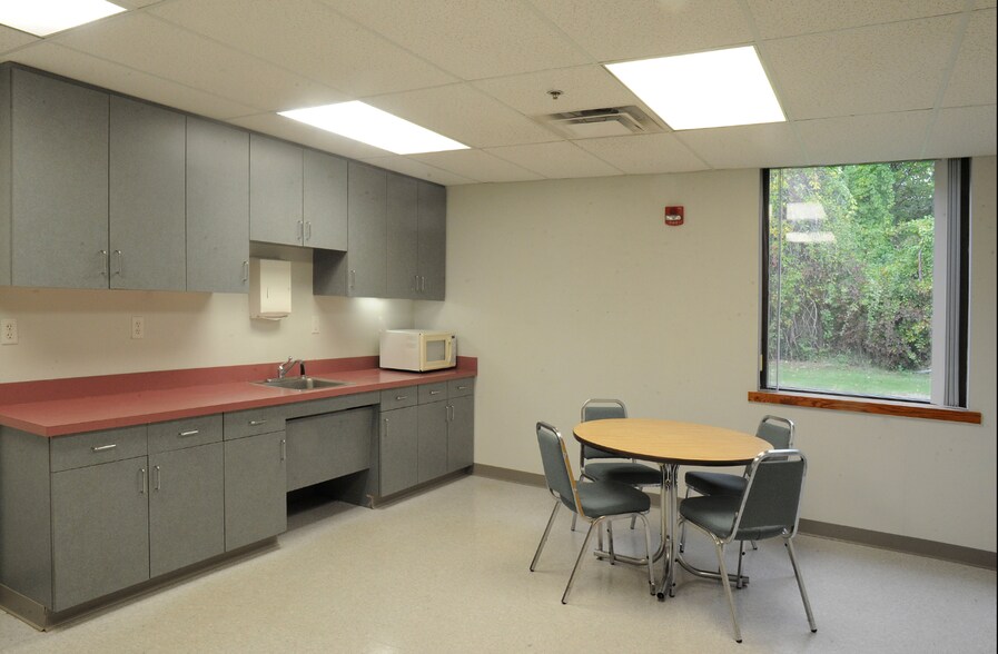 More Photos Of 48 Sword St, Auburn Office For Lease