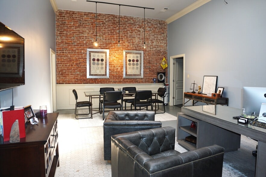 More Photos Of 404 S Main St, Jonesboro Office For Sale