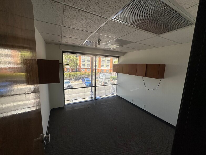 More Photos Of 1855 W Katella Ave, Orange Office Residential For Lease