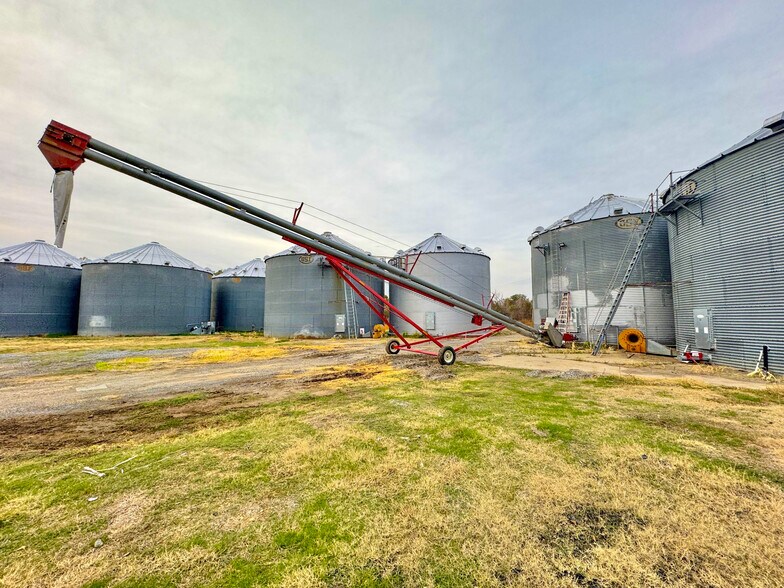 More Photos Of 600 Quitman St, Sledge Land For Sale