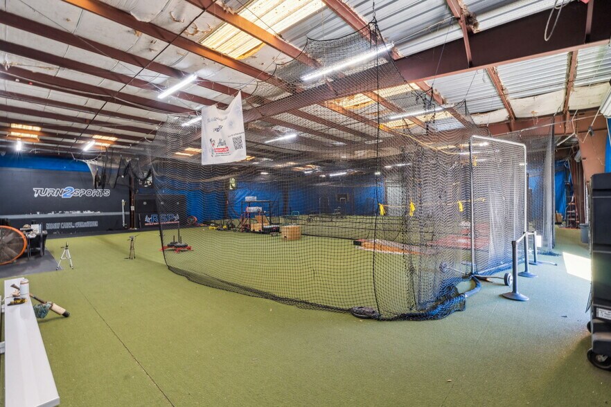 More Photos Of 320 S Tubb St, Oakland Warehouse For Sale