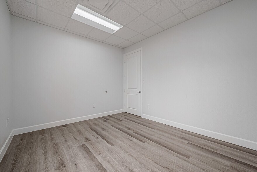 More Photos Of 18707 Mueschke Rd, Cypress Office For Sale