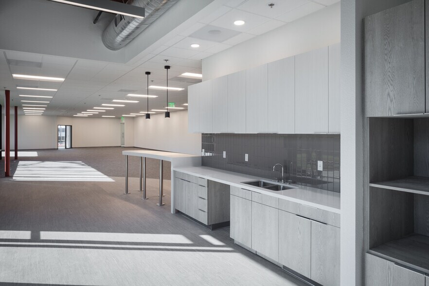 More Photos Of 2651 La Mirada Dr, Vista Light Manufacturing For Lease