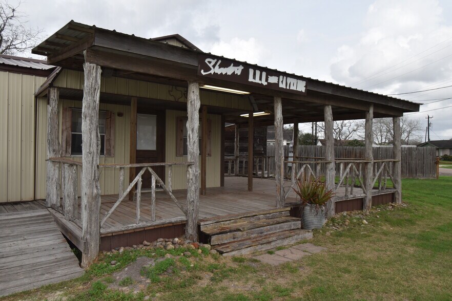 Primary Photo Of 217 Second St, Agua Dulce Restaurant For Sale