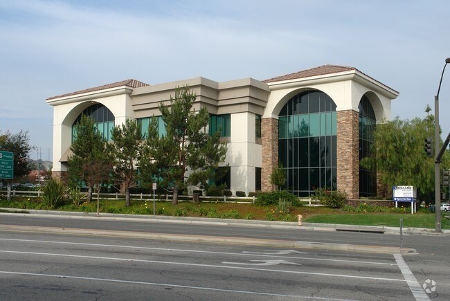 More Photos Of 925 Broadbeck Dr, Thousand Oaks Office For Lease