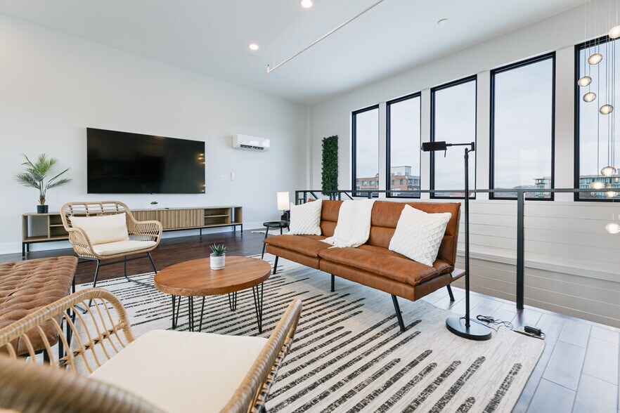 More Photos Of 122 College St, Asheville Storefront Retail Residential For Sale