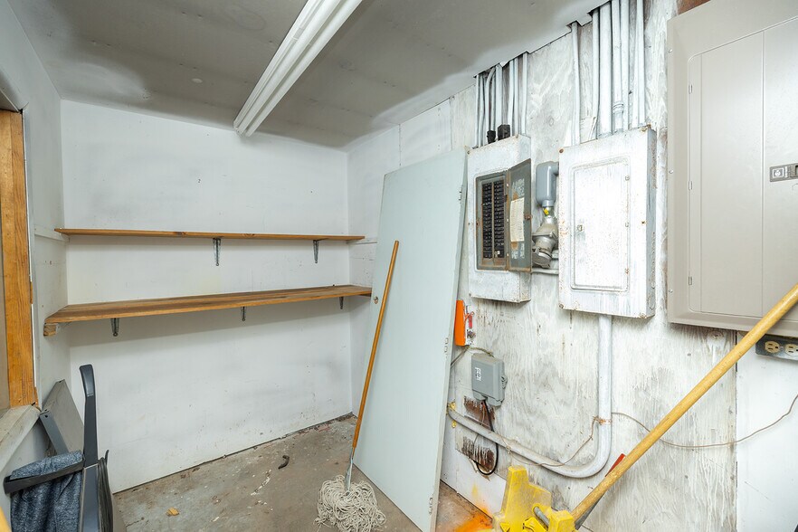 More Photos Of 130 E 10th Ave, South Hutchinson Industrial For Sale