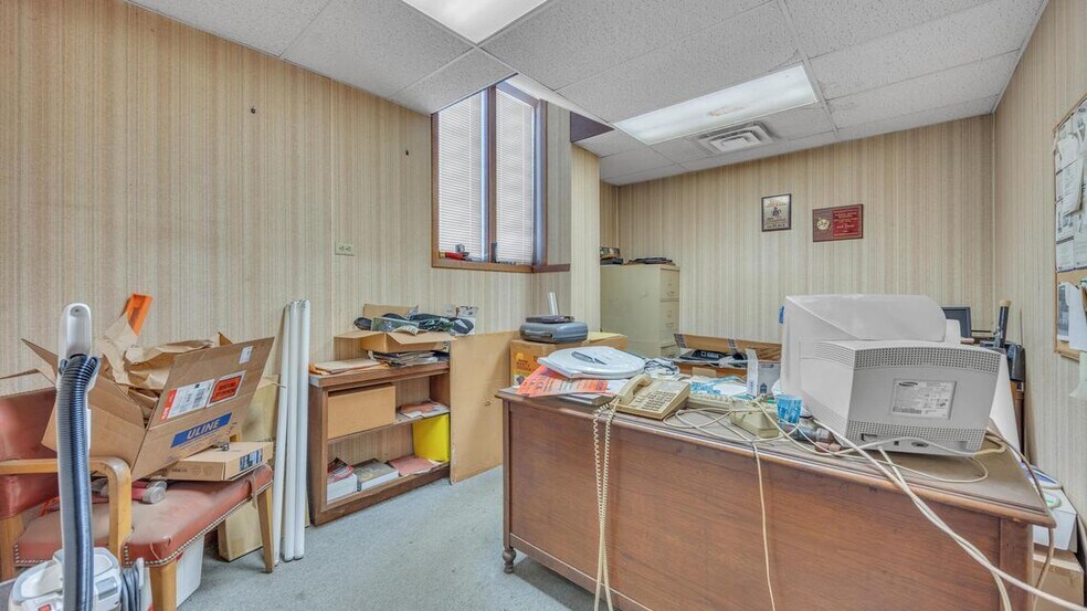 More Photos Of 310 S 10th St, Oostburg Manufacturing For Sale