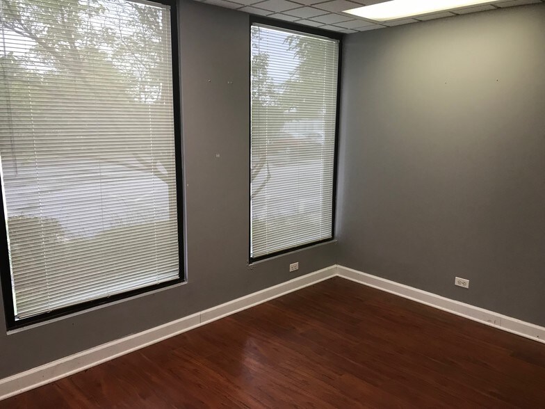 More Photos Of 4260 Westbrook Dr, Aurora Loft Creative Space For Lease