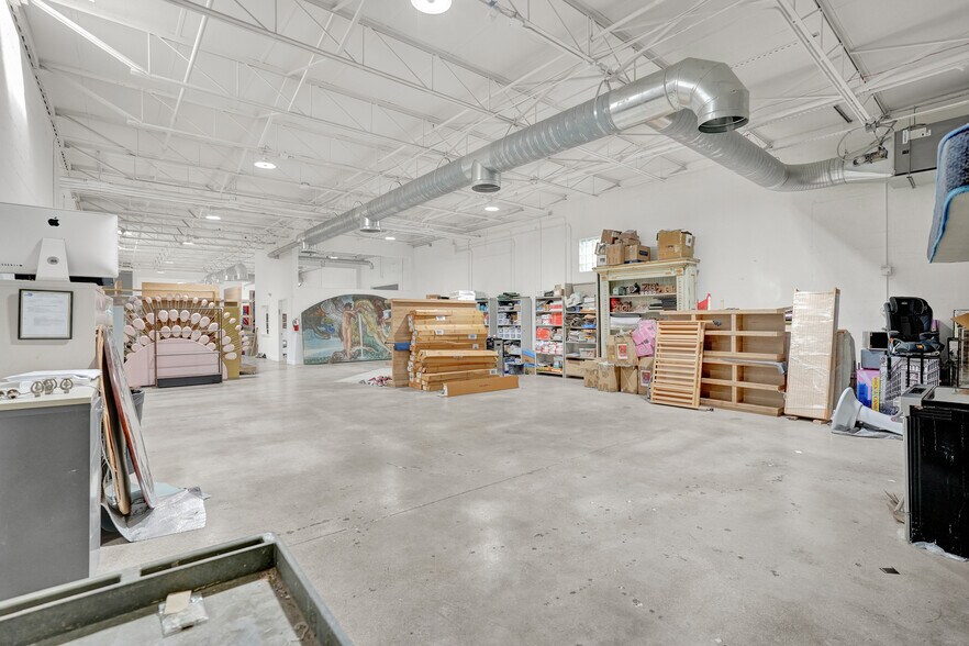 More Photos Of 1820 NE 146th St, Miami Manufacturing For Lease