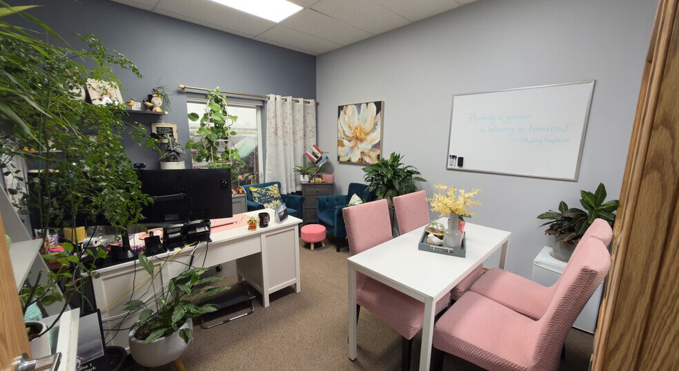 More Photos Of 491 Wt Hill Blvd S, Lethbridge Office For Sale